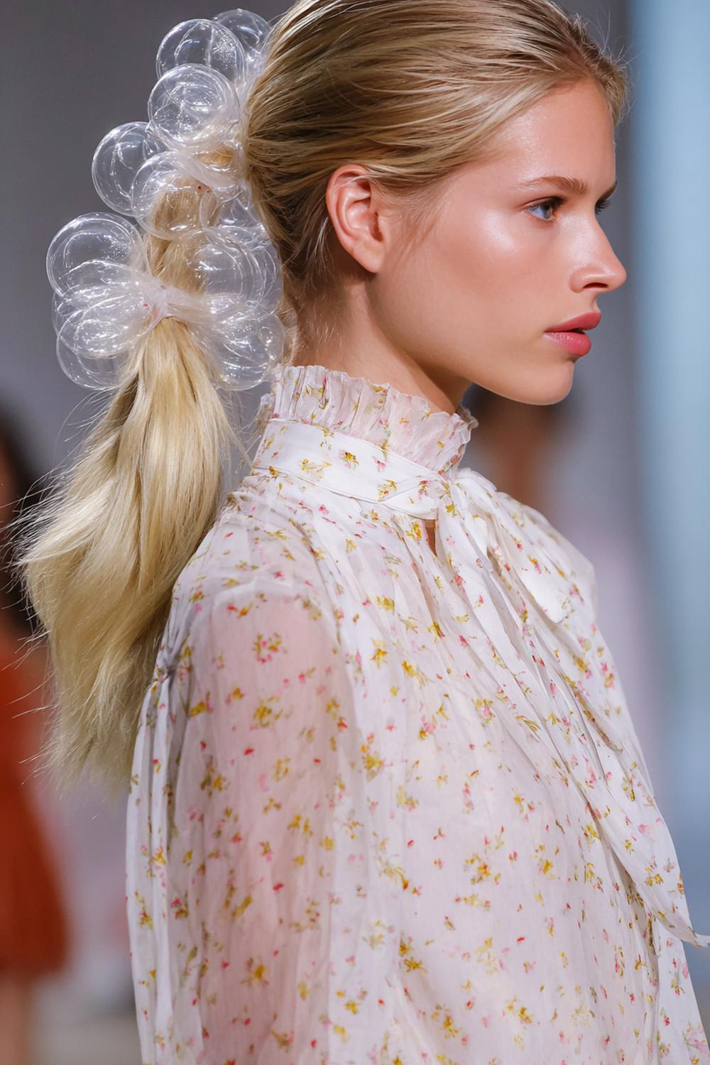 17. Modern Hair Looks 2026: Bubble Ponytail With Clear Elastics and Soft Pull-Through Volume